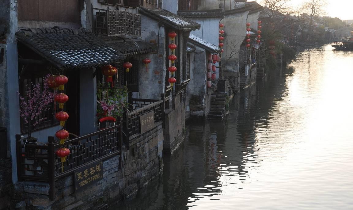 乐业公路养护中心迅速开展公路除雪保通